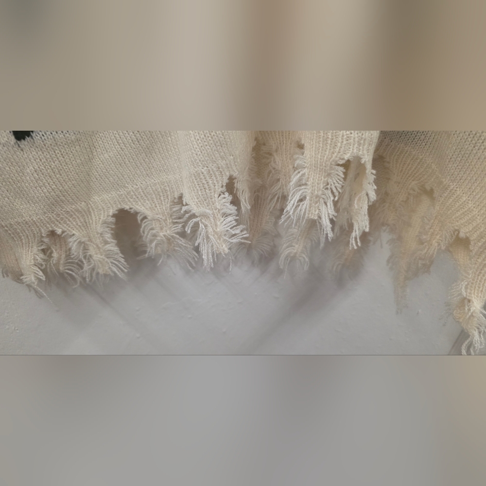 Grace & Emma Star Distressed Sweater Cream Black NWT Medium - Picture 6 of 10